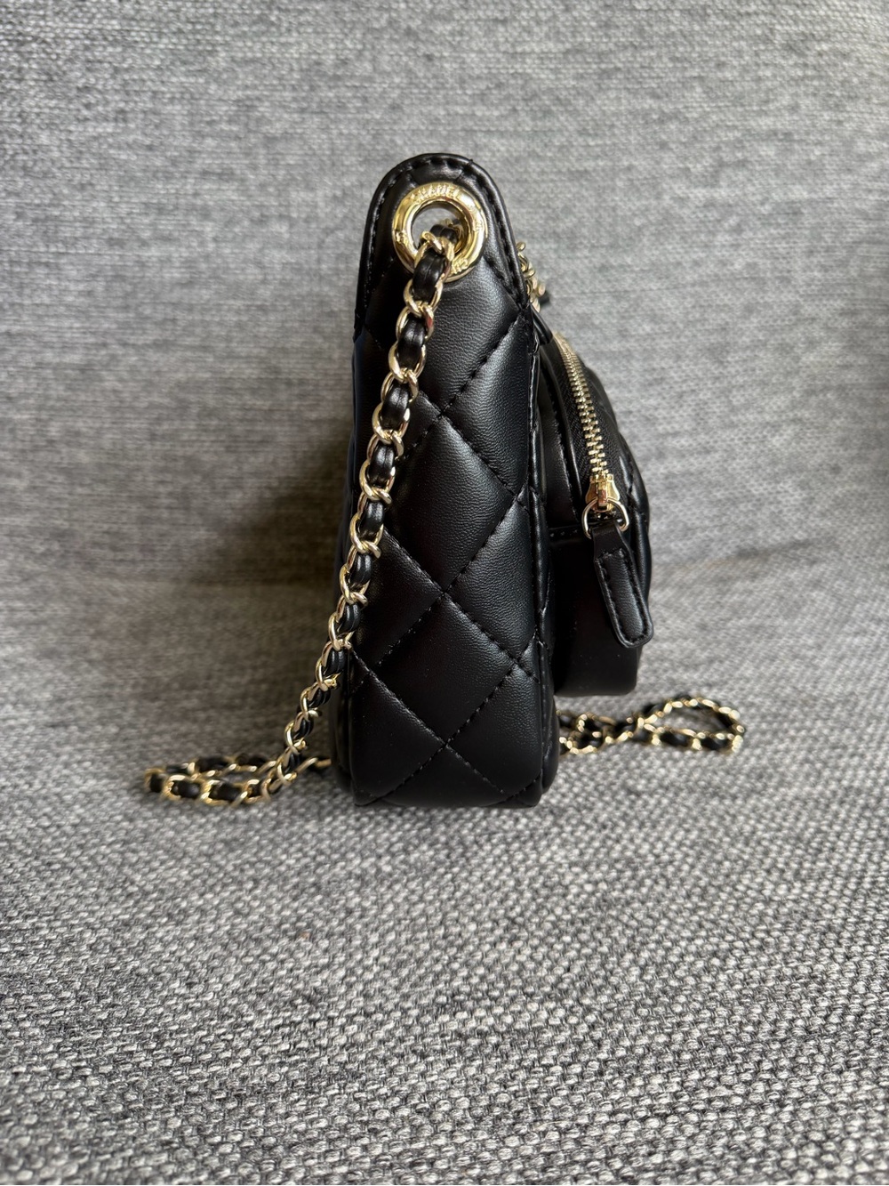 CHANEL Black Quilted Shoulder Bag with Gold Hardware - Picture 5 of 14